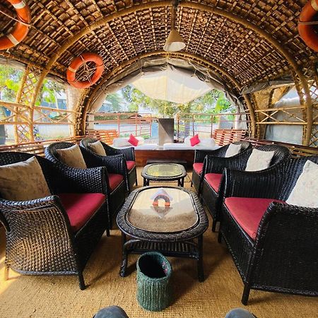 Hotel Marvel Cruise Alappuzha Exterior foto