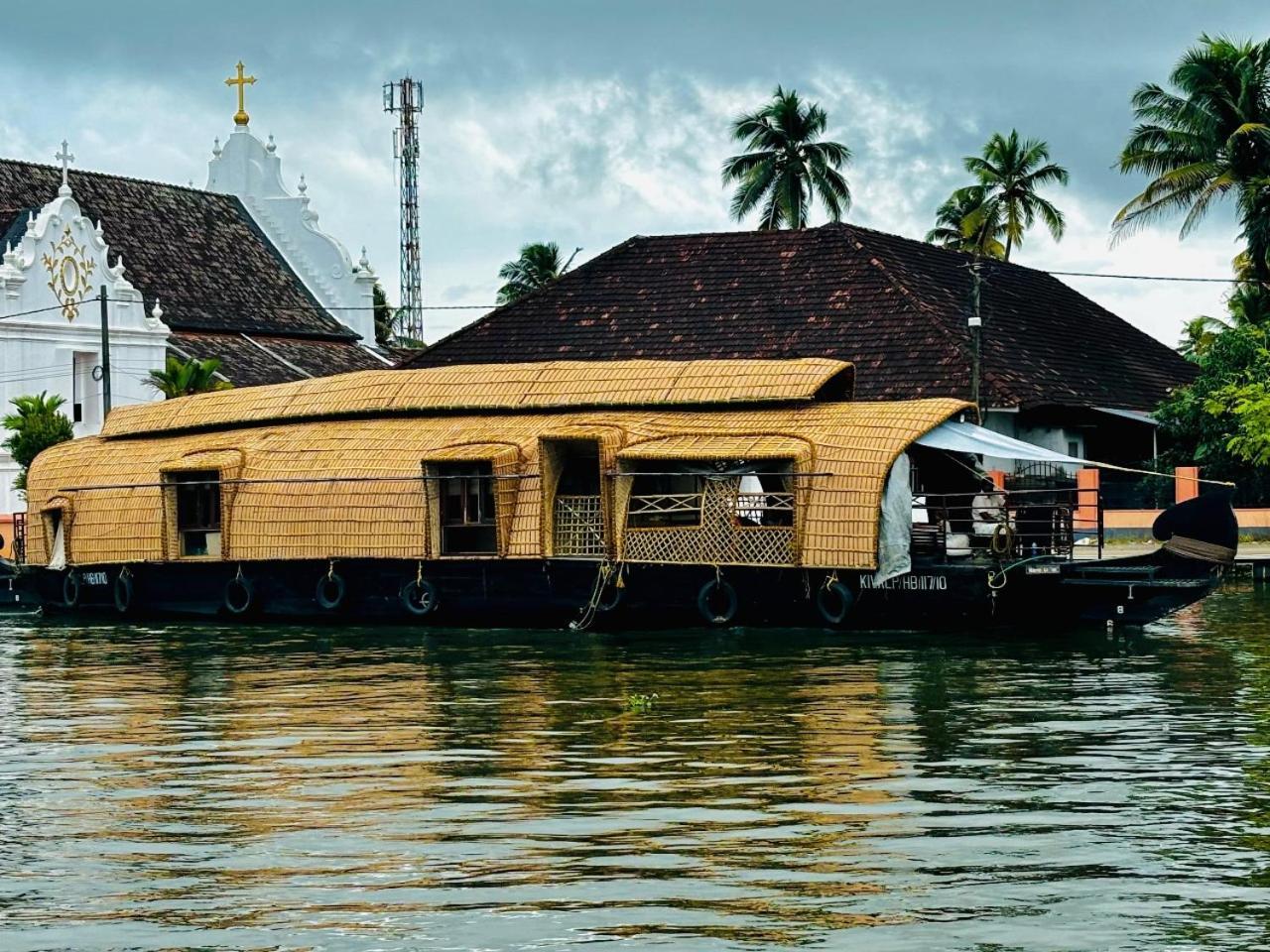 Hotel Marvel Cruise Alappuzha Exterior foto