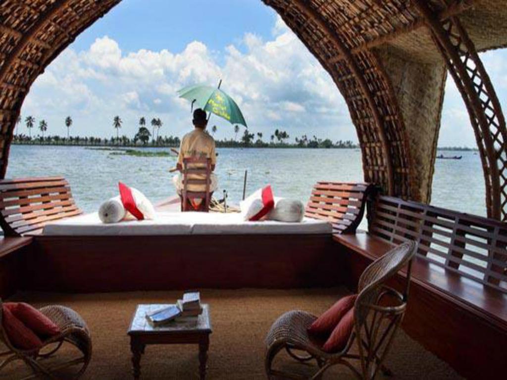 Hotel Marvel Cruise Alappuzha Exterior foto