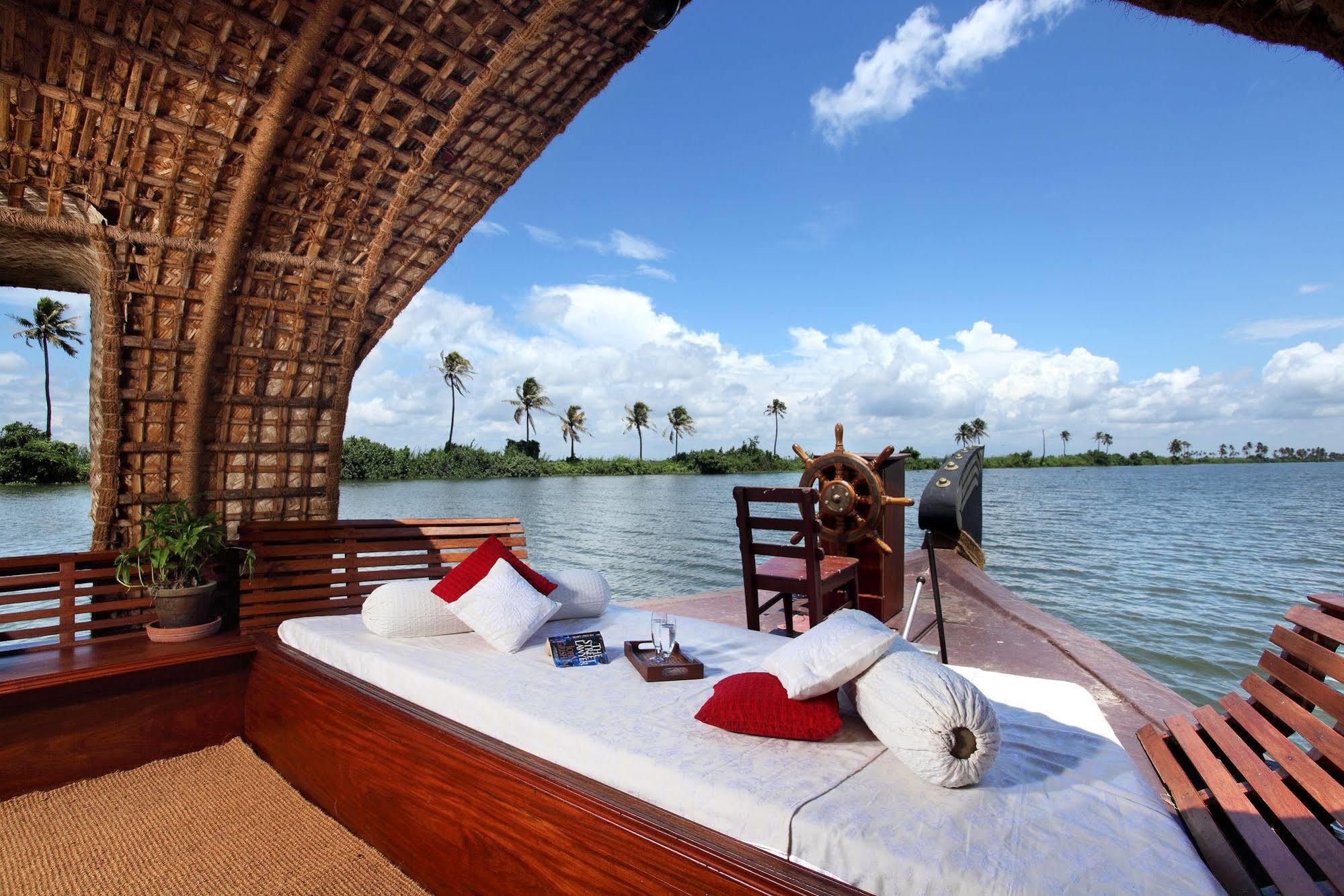 Hotel Marvel Cruise Alappuzha Exterior foto