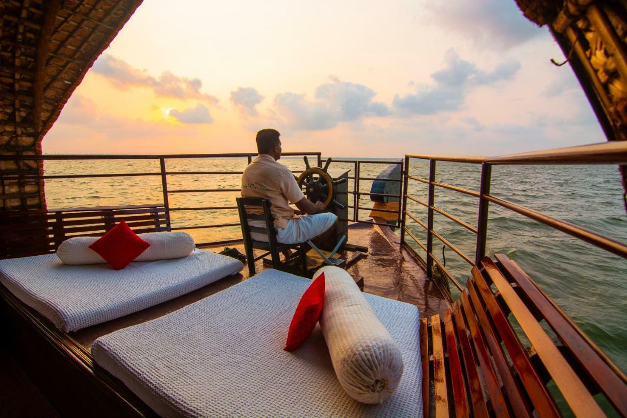 Hotel Marvel Cruise Alappuzha Exterior foto