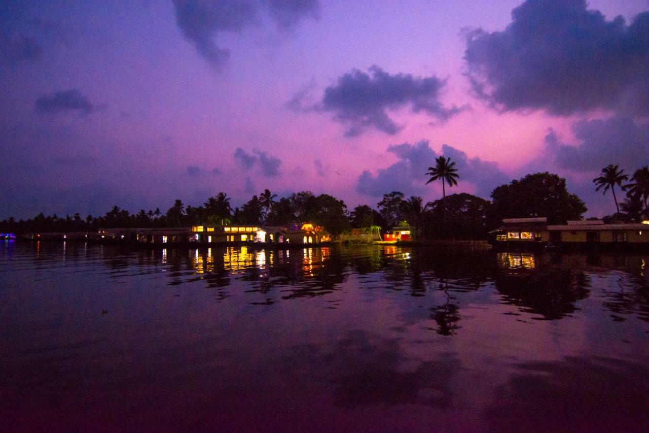 Hotel Marvel Cruise Alappuzha Exterior foto