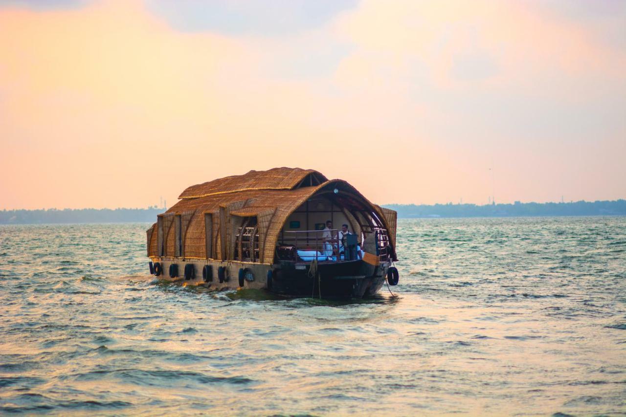 Hotel Marvel Cruise Alappuzha Exterior foto