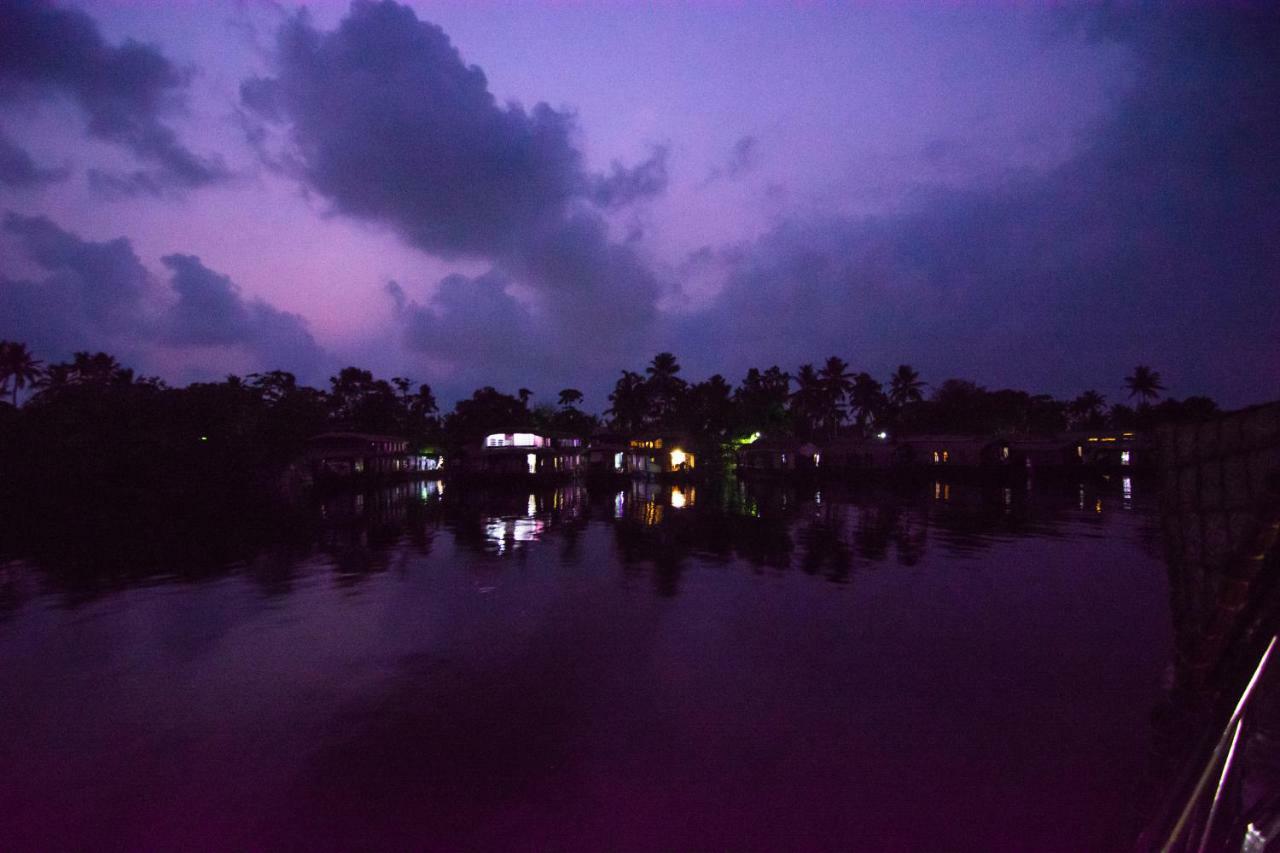 Hotel Marvel Cruise Alappuzha Exterior foto