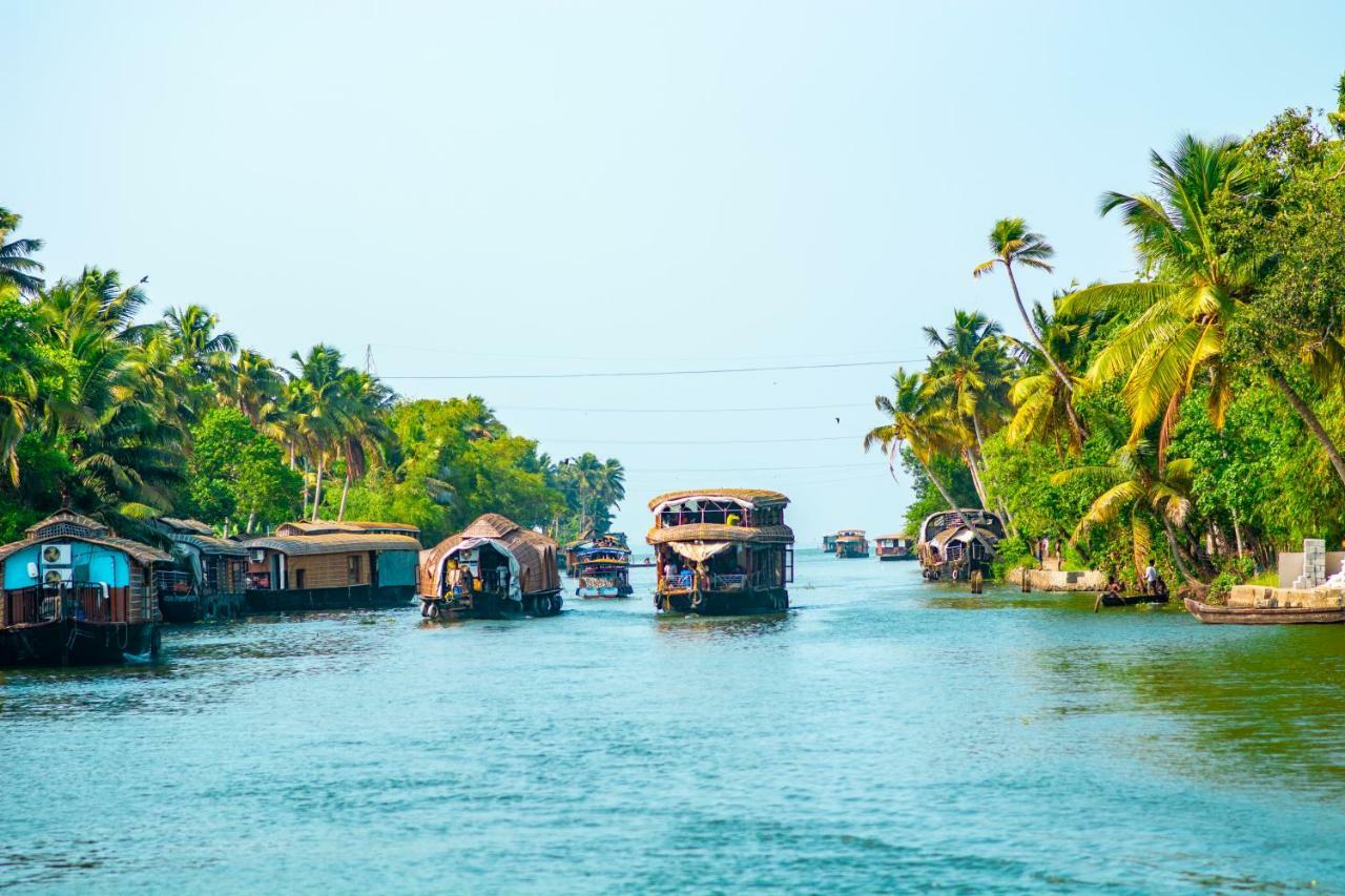 Hotel Marvel Cruise Alappuzha Exterior foto